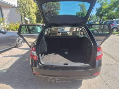 Skoda Octavia Octavia III 2018 Wagon Wagon 1.4 tsi g-tec Executive 110cv dsg Nero usata Fosso ghiaia