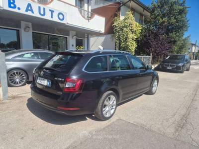 Skoda Octavia Octavia III 2018 Wagon Wagon 1.4 tsi g-tec Executive 110cv dsg Nero usata Fosso ghiaia