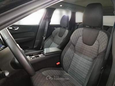 Volvo XC60 VOLVO XC60 T6 PLUG-IN AWD AUTO CORE SUV usata Verona