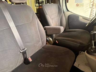 Renault Trafic 2.0 cdi  9 posti ! passo lungo ! Grigio usata Cinisello Balsamo