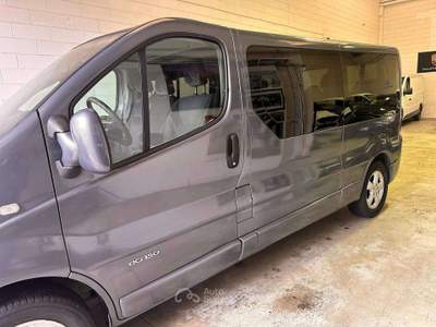 Renault Trafic 2.0 cdi  9 posti ! passo lungo ! Grigio usata Cinisello Balsamo