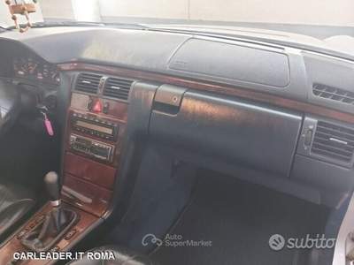Mercedes-Benz Classe E Mercedes e 200 elegance Grigio usata Roma