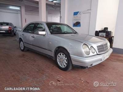 Mercedes-Benz Classe E Mercedes e 200 elegance Grigio usata Roma