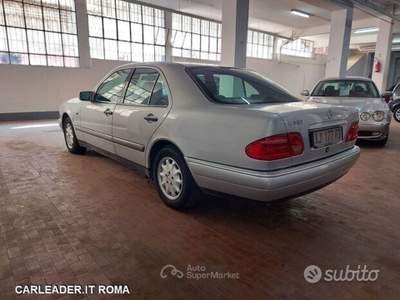 Mercedes-Benz Classe E Mercedes e 200 elegance Grigio usata Roma