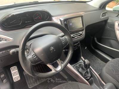 Peugeot 2008 Active Bianco usata Roma