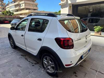 Dacia Sandero Stepway 1.0 TCe 100CV ECO-G 15th Ann Bianco usata Roma