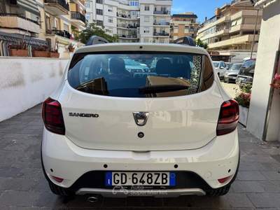 Dacia Sandero Stepway 1.0 TCe 100CV ECO-G 15th Ann Bianco usata Roma