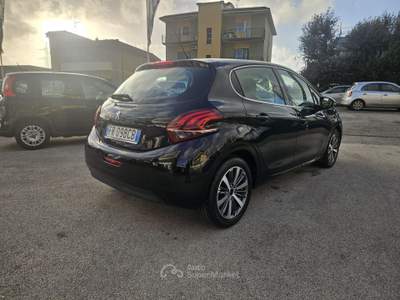 Peugeot 208 5 porte Allure Nero usata Aprilia