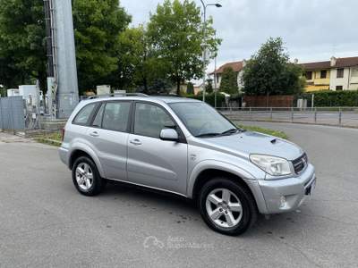 Toyota RAV4 RAV4 5p 2.0 d-4d 16v FL Argento usata Treviglio