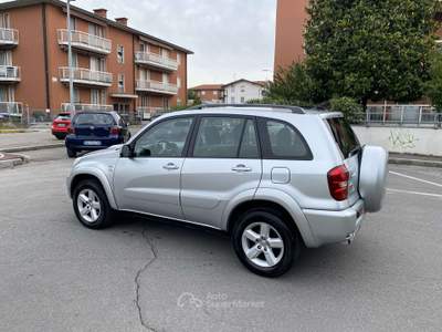 Toyota RAV4 RAV4 5p 2.0 d-4d 16v FL Argento usata Treviglio