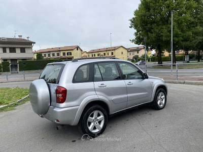 Toyota RAV4 RAV4 5p 2.0 d-4d 16v FL Argento usata Treviglio