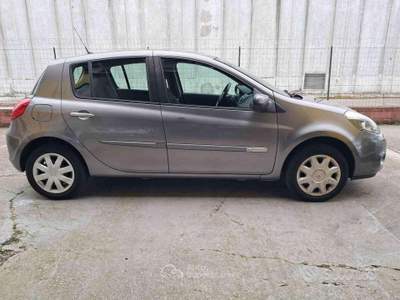 Renault Clio 5 porte Luxe ok neopatentat usata Porto Mantovano