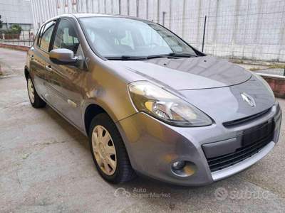 Renault Clio 5 porte Luxe ok neopatentat usata Porto Mantovano