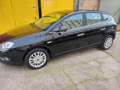Lancia Delta DPF 105 CV Silver NEOPATENT usata Porto Mantovano