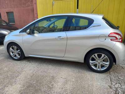 Peugeot 208 serie 1.2 VTi 82 CV 3 porte Allure usata Porto Mantovano