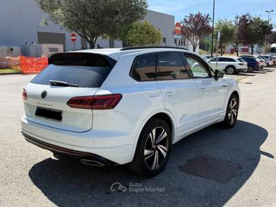 Volkswagen Touareg 3.0 V6 tdi Atmosphere R-Line Exterior Pack 286cv tiptronic Bianco usata Pianoro