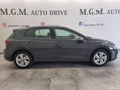 Volkswagen Golf 1.0 eTSI EVO DSG Life Grigio usata Erba