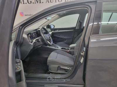 Volkswagen Golf 1.0 eTSI EVO DSG Life Grigio usata Erba