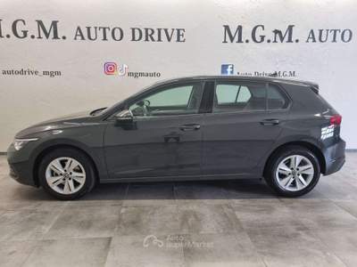 Volkswagen Golf 1.0 eTSI EVO DSG Life Grigio usata Erba