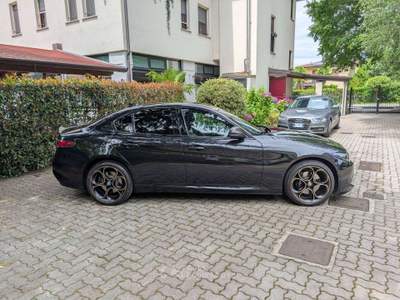 Alfa Romeo Giulia 2.0 t Intensa Q4 280cv auto Nero usata Cairate