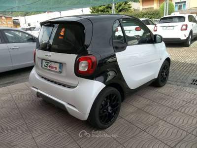 Smart ForTwo PREZZOVERO1.0 Brabus Style 71cv Bianco usata Rogno
