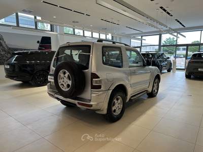 Mitsubishi Pajero Pajero 3p 3.2 tdi 16v di-d GLS SWB (121kw) Grigio usata Forlì