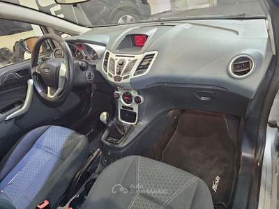 Ford Fiesta GPL 5 porte - Titanium Grigio usata Qualiano
