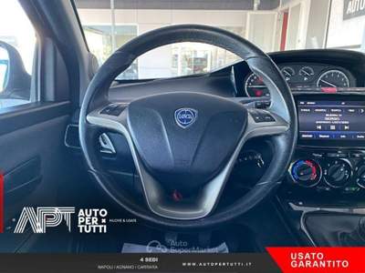 Lancia Ypsilon Ypsilon 1.0 firefly hybrid Gold s&s 70cv 5p.ti usata Napoli