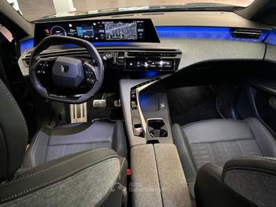 Peugeot 5008 Hybrid 145 e-DCS6 GT Bianco usata Sarzana