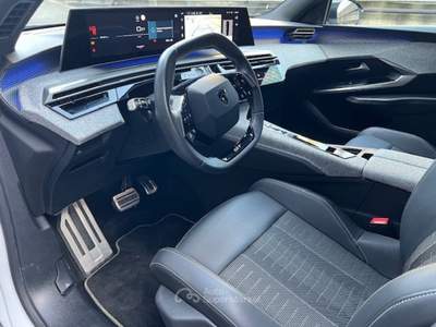 Peugeot 5008 Hybrid 145 e-DCS6 GT Bianco usata Sarzana