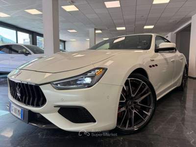 Maserati Ghibli V8 580 CV Trofeo Kit Carbonio Interior & Exterior Bianco usata Villa Carcina Maserati Ghibli V8 580 CV Trofeo Kit Carbonio Interior & Exterior Bianco usata Villa Carcina
