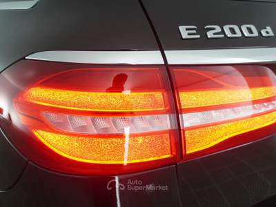 Mercedes-Benz Classe E E 200d S.W. Auto Business Sport Nero usata Milano
