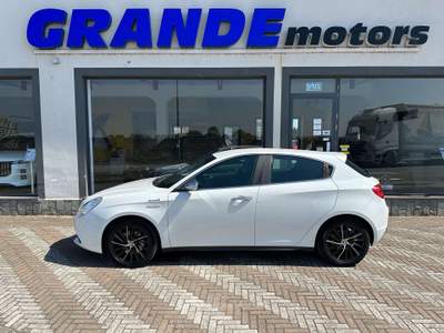 Alfa Romeo Giulietta Giulietta 1.4 t. m.air Distinctive 170cv GPL Bianco usata Carmagnola