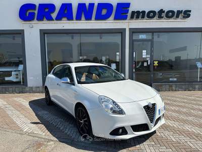Alfa Romeo Giulietta Giulietta 1.4 t. m.air Distinctive 170cv GPL Bianco usata Carmagnola