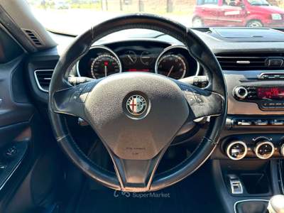 Alfa Romeo Giulietta Giulietta 1.4 t. m.air Distinctive 170cv GPL Bianco usata Carmagnola