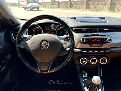 Alfa Romeo Giulietta Giulietta 1.4 t. m.air Distinctive 170cv GPL Bianco usata Carmagnola