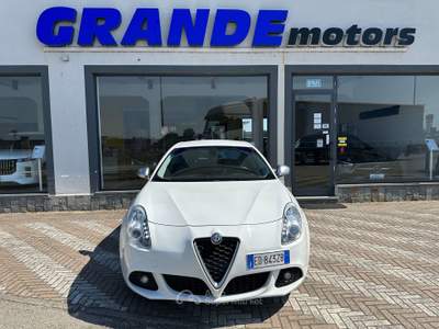 Alfa Romeo Giulietta Giulietta 1.4 t. m.air Distinctive 170cv GPL Bianco usata Carmagnola