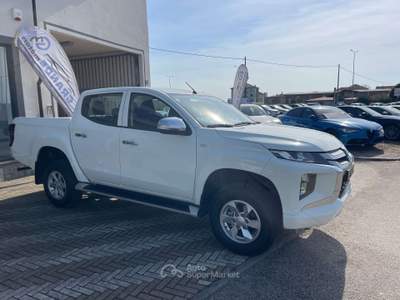 Mitsubishi L200 2.2 D 150cv Club Cab 4x4 INSTYLE PLUS Bianco usata Carmagnola