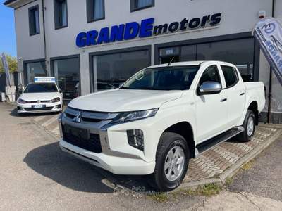 Mitsubishi L200 2.2 D 150cv Club Cab 4x4 INSTYLE PLUS Bianco usata Carmagnola