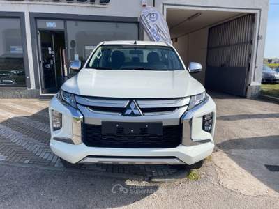Mitsubishi L200 2.2 D 150cv Club Cab 4x4 INSTYLE PLUS Bianco usata Carmagnola