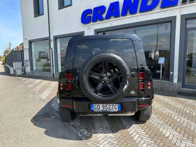 Land Rover Defender Defender 110 2.0d sd4 SE awd 200cv auto *PREZZO REALE* Nero usata Carmagnola