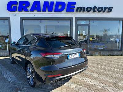 Maserati Levante Levante 2.0 mhev GT 330cv Q4 auto PELLE ROSSA Nero usata Carmagnola