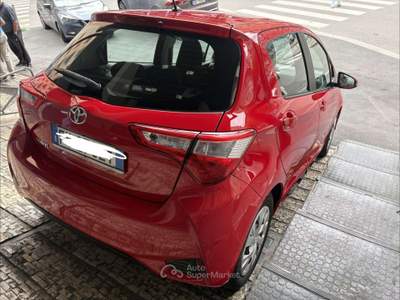 Toyota Yaris 5p 1.0 Cool my18 Rosso usata Milano