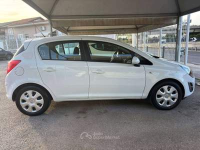 Opel Corsa Corsa IV 2010 5p 1.2 Edition (elective) Gpl-tech 85cv Bianco usata Giugliano in Campania