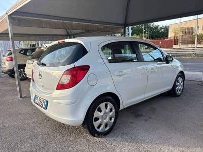 Opel Corsa Corsa IV 2010 5p 1.2 Edition (elective) Gpl-tech 85cv Bianco usata Giugliano in Campania