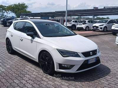 Seat Leon Leon III 2013 5p 2.0 tdi cr FR s Bianco usata Liscate