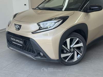 Toyota Aygo X 1.0B (72 CV) Lounge Beige usata Gardolo