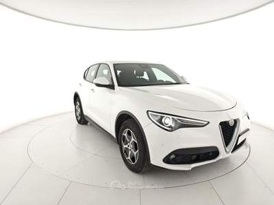 Alfa Romeo Stelvio 2.2 Turbodiesel 190 CV AT8 Q4 Business Bianco usata Capua