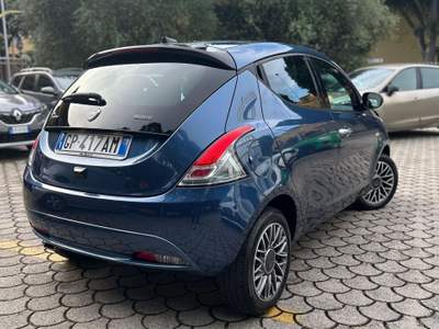 Lancia Ypsilon 1.0 FireFly 70cv Hybrid Gold Plus Blu/Azzurro usata Firenze