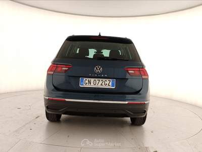 Volkswagen Tiguan II 2021 2.0 tdi Life 150cv dsg Blu/Azzurro usata Caserta